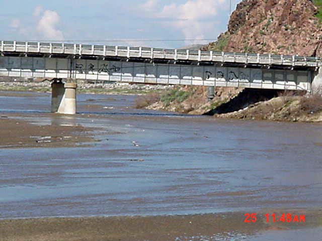 The water is already drying up since I took pictures last night. 2/25/05.